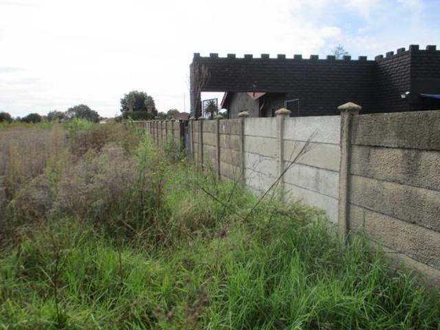 1 454 m² Land available in Kookrus
