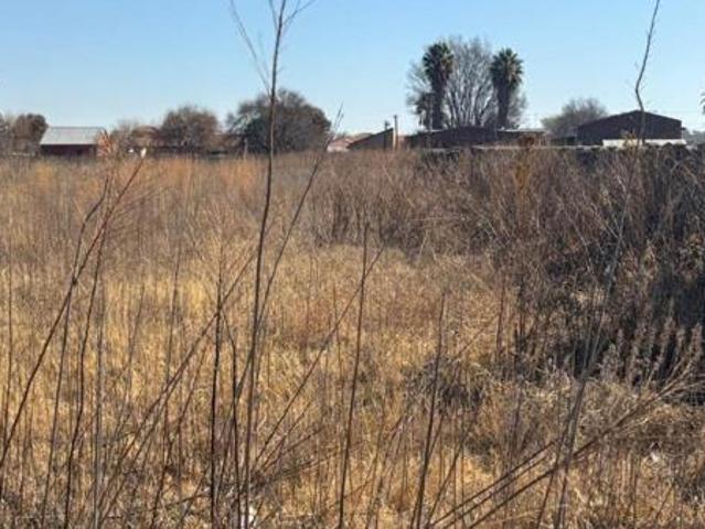 1 454 m² Land available in Kookrus