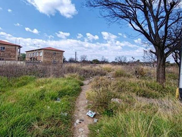 1 472 m² Land available in Die Bult