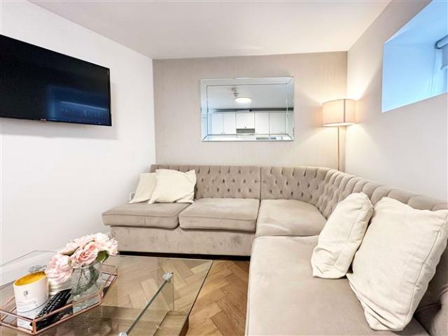 1,400 / month | Apt 1 The Arch Bar, Main Street, Dunshaughlin, Meath Doran Estates Auctioneers & Property Management 5022 MyHome. Ie Lettings