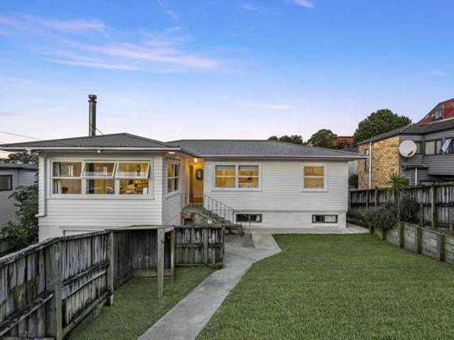1 4/16 Tetrarch Place, Totara Vale, North Shore City