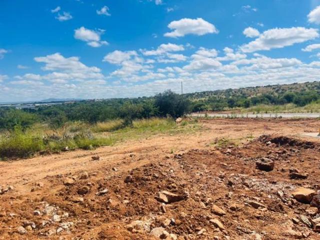1.4 ha Land available in Bendor