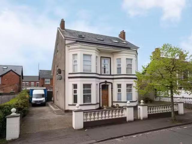 1, 4, Hughenden Avenue