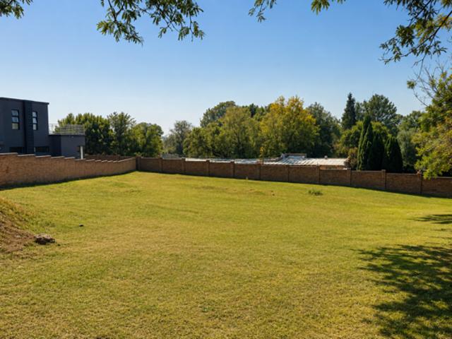 1 565 m² Land available in Protea Ridge