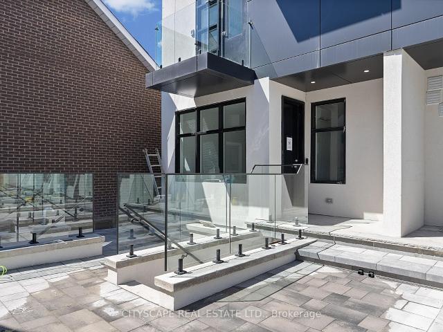 1 587 Oakwood Avenue in Toronto: Oakwood Village Condo Townhouse for lease Toronto C03: MLS®# C13228682