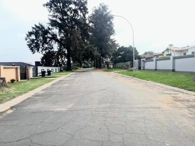 1 588 m² Land available in Ncandu Park