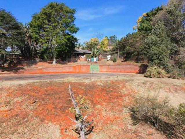 1 512 m² Land available in Montrose