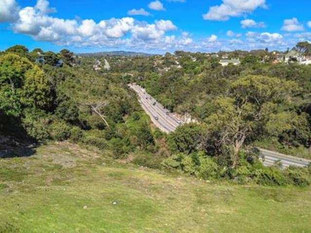 1 537 m² Land available in St Georges Park