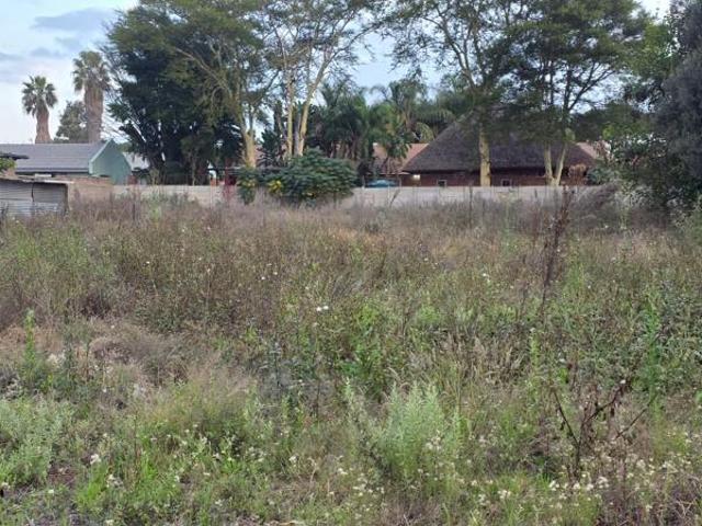 1 536 m² Land available in Bendor