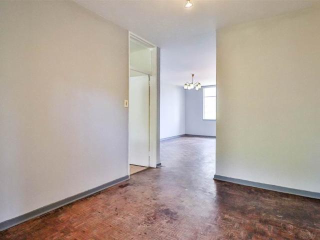 1.5 Bed Apartment in Bedford Gardens
