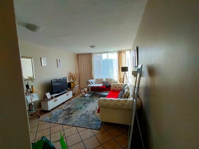 1.5 Bedroom Flat in Windsor West