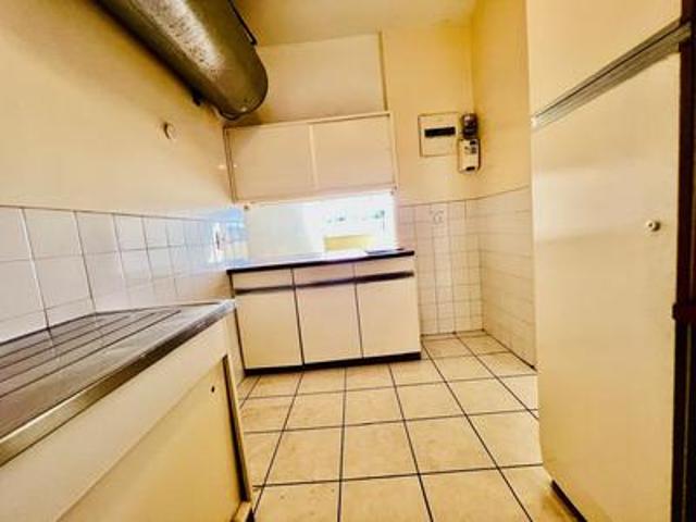 1.5 bed 1 bathroom to let r5800 in k.
