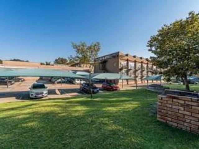 1.5 Bedroom Apartment in Auckland Park