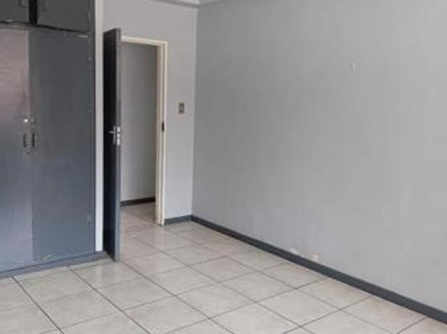 1.5 Bedroom Apartment in Sunnyside
