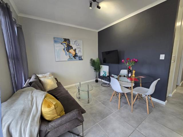 1.5 Bedroom Apartment To Let in Table View