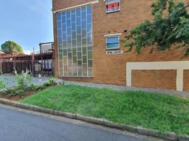 1.5 Bedroom Flat For Sale in Brakpan North