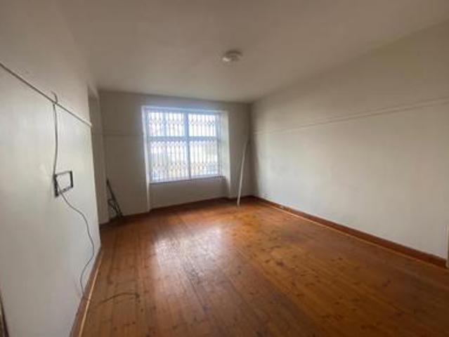 1.5 bedroom ground floor unit in nor.