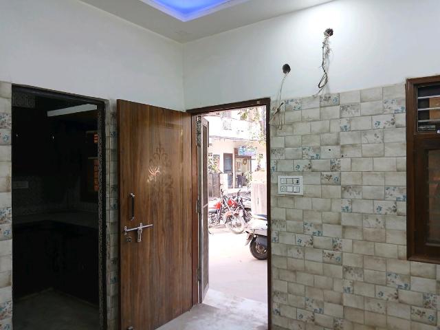 1.5 BHK Apartment in Paschim Vihar for rent New Delhi. The reference number is 16002663