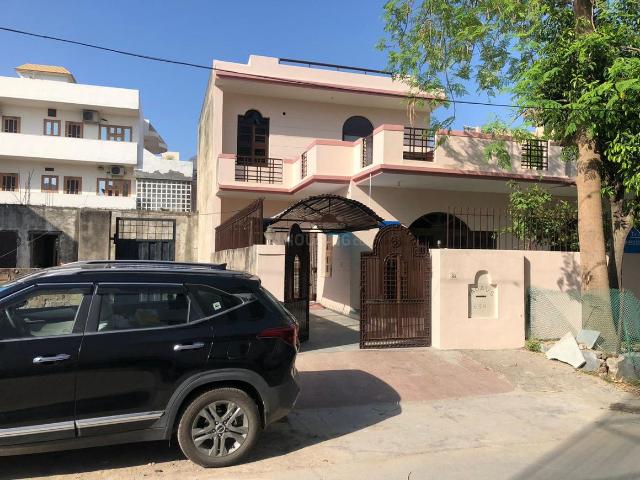 1.5 BHK Studio in Sector 10A for rent Gurgaon. The reference number is 18489417