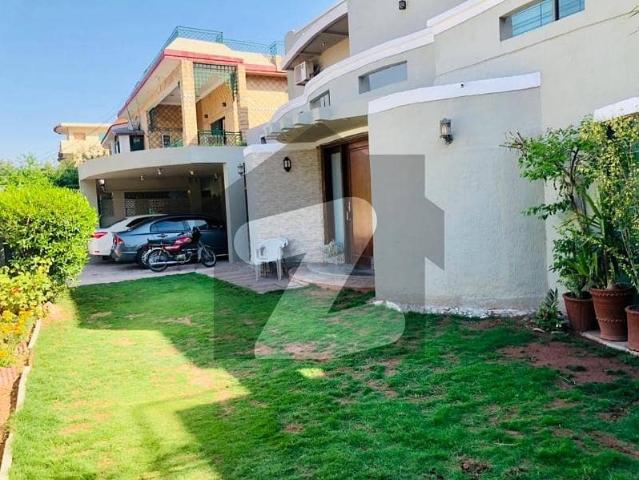1.5 Kanal Beautiful House At Ideal Location