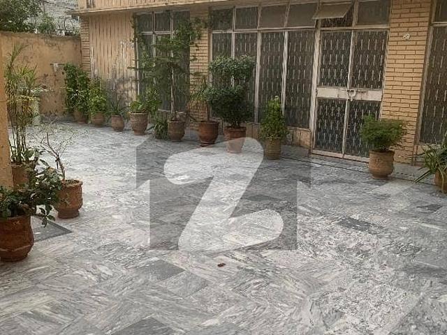 1.5 Kanal House Is Available For Sale