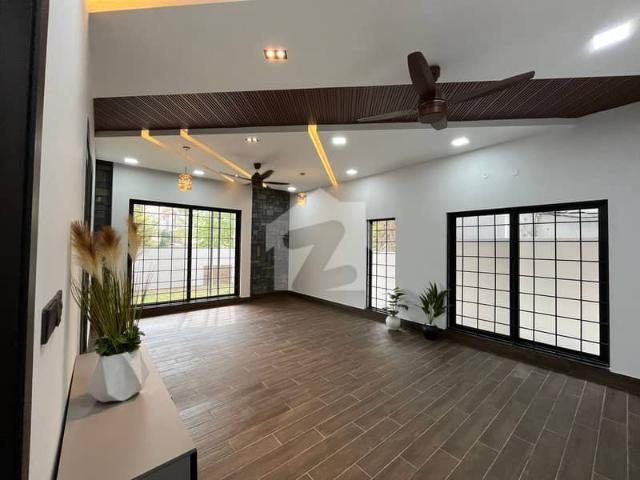 1.5 Kanal Like New Ground Portion Corner Available For Rent G 14/4 Main Double Road Islamabad