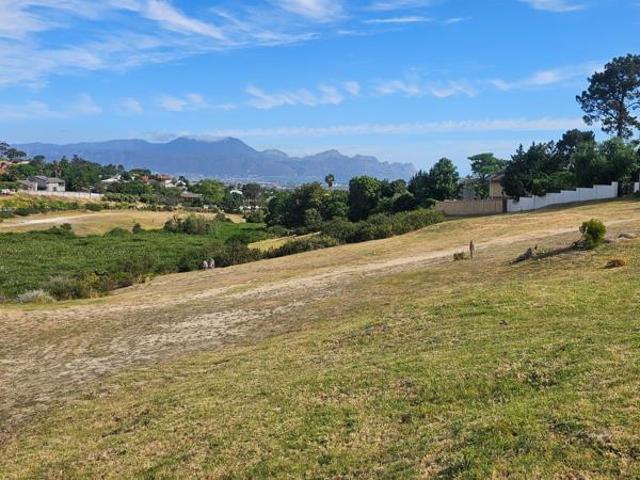 1.5 ha Land available in Somerset West Central