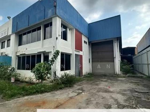 1.5 sty Semi D Factory Pandamaran Port Klang For Rent !