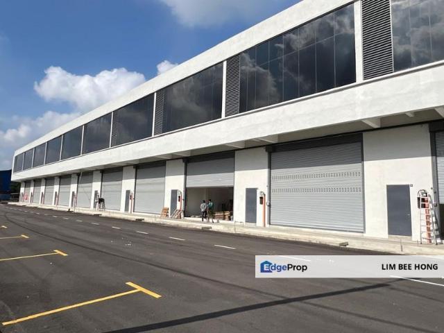 1.5 Sty Terrace Factory at Lrg Selatan 4, Kws Perusahaan Valdor for Rent