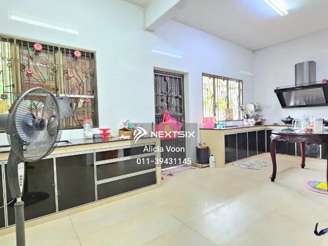 1.5 storey terrace house for Sale Jalan Molek 2