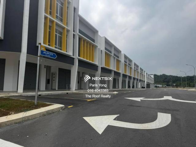 1.5 story new warehouse