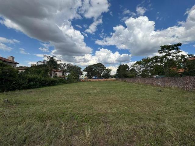 1 630 m² Land available in Eldoraigne