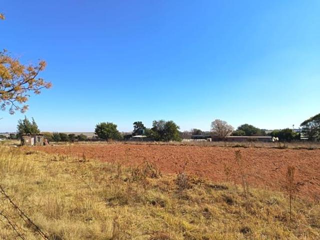 1 713 ha Land available in Hillside AH