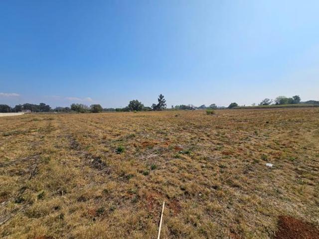 1.7 ha Land available in Kookrus
