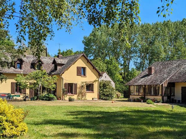 1,7Km d'un village avec commerces, maison 4 chambres, 2,9ha 164m² Le Mans