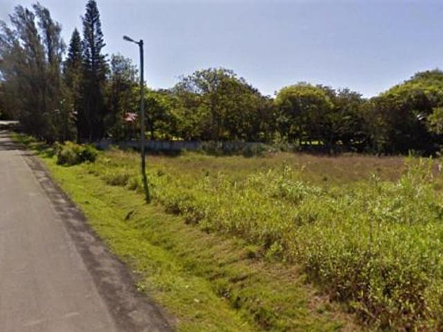 1 840 m² Land available in Port Edward