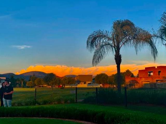 1 880 m² Land available in The Island Estates