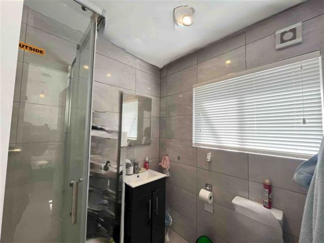 1,800 / month | Camden Court, Camden Street, Dublin 2 Ray Cooke Auctioneers 5002 MyHome. Ie Lettings