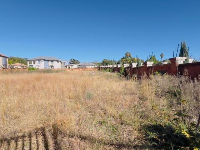 1 806 m² Land available in Ruimsig AH