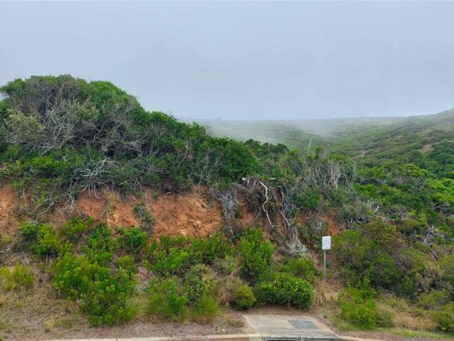 1 813 m² Land available in Mossel Bay Central