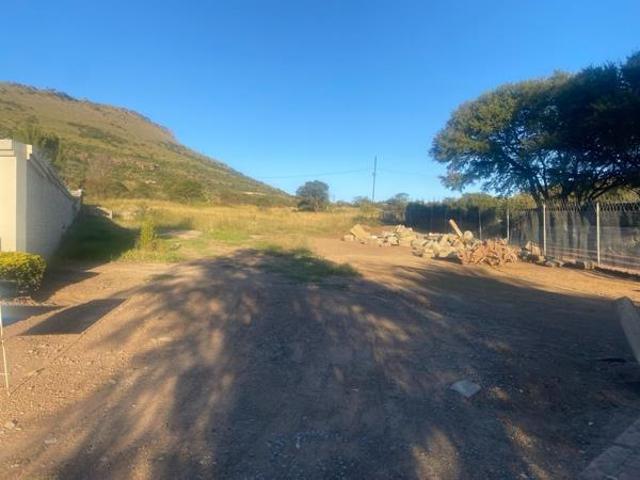 1 813 m² Land available in Balmoral