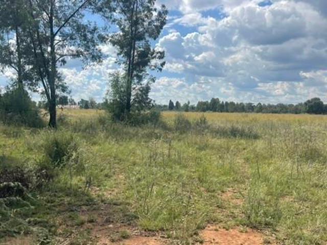 1.8 ha Land available in De Deur