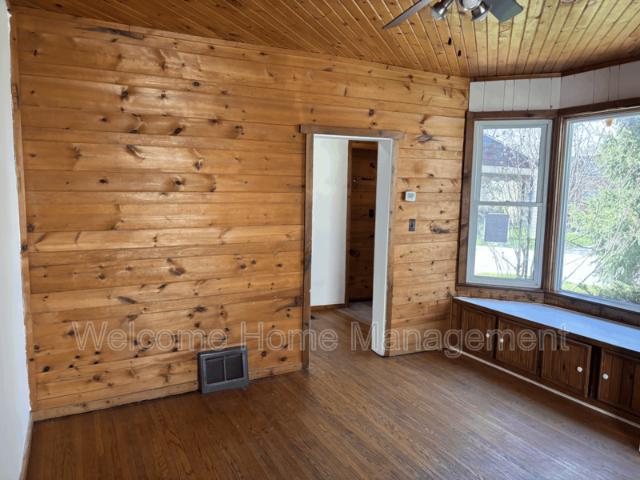 $1,950 / 3 br / 1 ba /