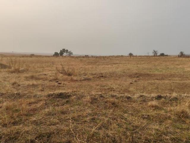 1 950 m² Land available in Leandra