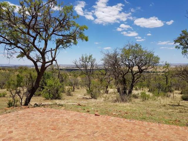 1 978 m² Land available in Lekwena Wildlife Estate