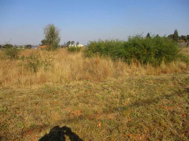 1 983 m² Land available in Highbury