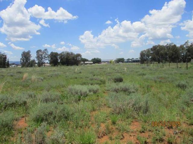 1 983 m² Land available in Highbury