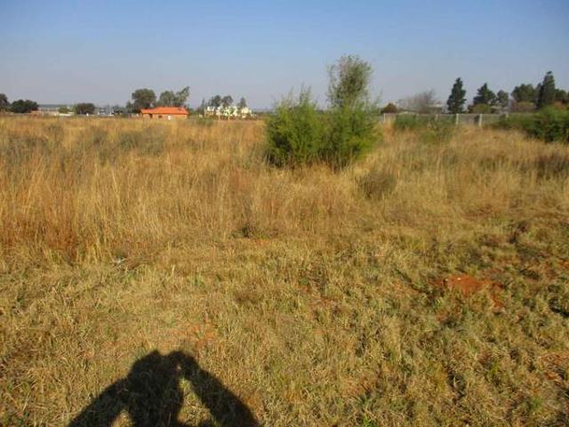 1 983 m² Land available in Highbury