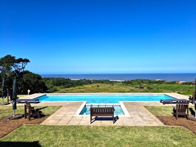 1 999 m² Land available in Port Edward