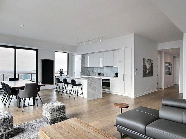1 900 000$ Prix Taxes En Sus Condo à Vendre